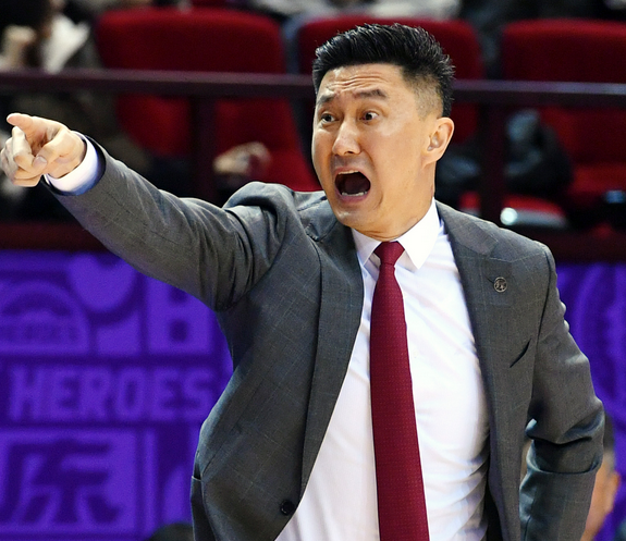 羽毛球夜战：徽州灰熊队强势反弹三湘貔貅队，主帅临场妙招边后卫成为亮点-爱游戏体育平台