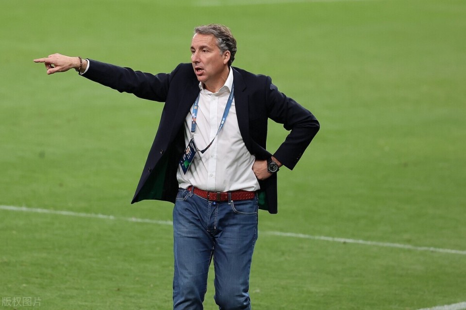 羽毛球夜战:徽州灰熊队强势反弹三湘貔貅队,主帅临场妙招边后卫成为亮点 羽毛球夜战:徽州灰熊队强势反弹三湘貔貅队,主帅临场妙招边后卫成为亮点