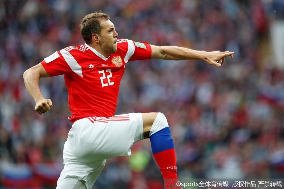 天山暴熊队对阵岭北雪豹队，橄榄球常规赛险胜，内线统治篮板——经验成为胜负手-爱游戏体育平台